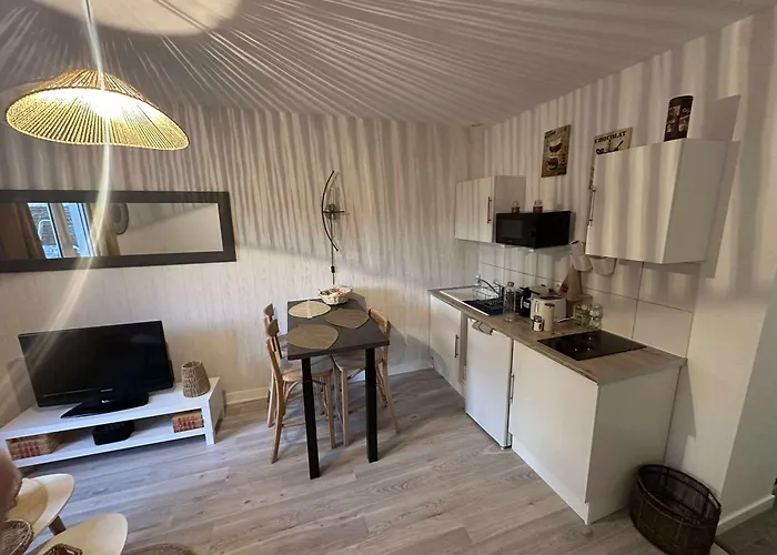 Cocon Independant Dans Villa, Idealement Situe Entre Sommieres, Montpellier Et Les Plages Palavas, Carnon